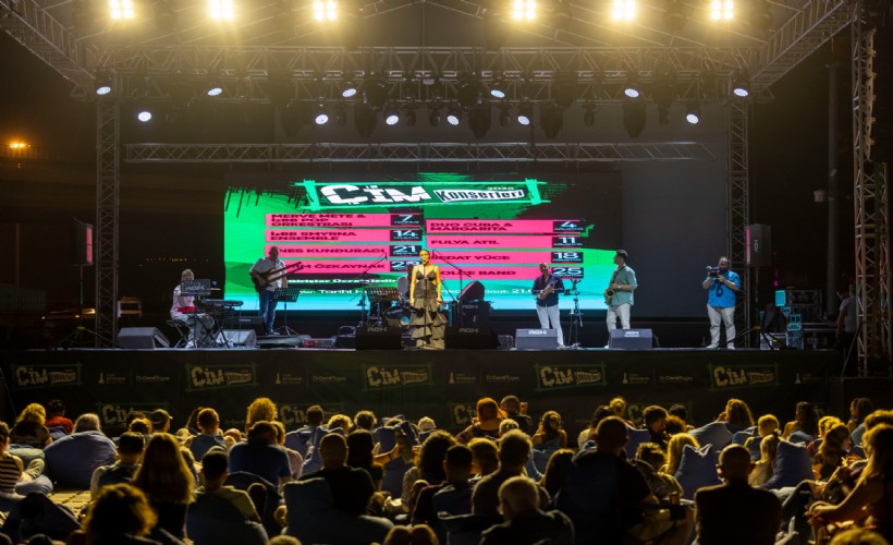 Çim Konserleri'nde Evrim Özkaynak rüzgarı