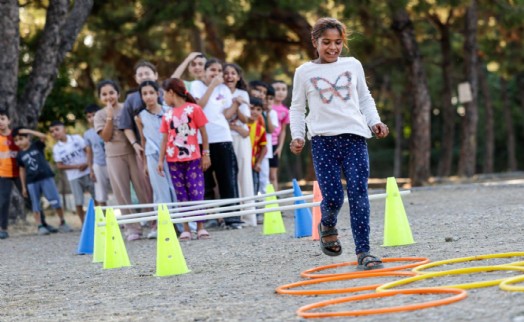 Çocuklar Kadifekale'de doyasıya eğlendi