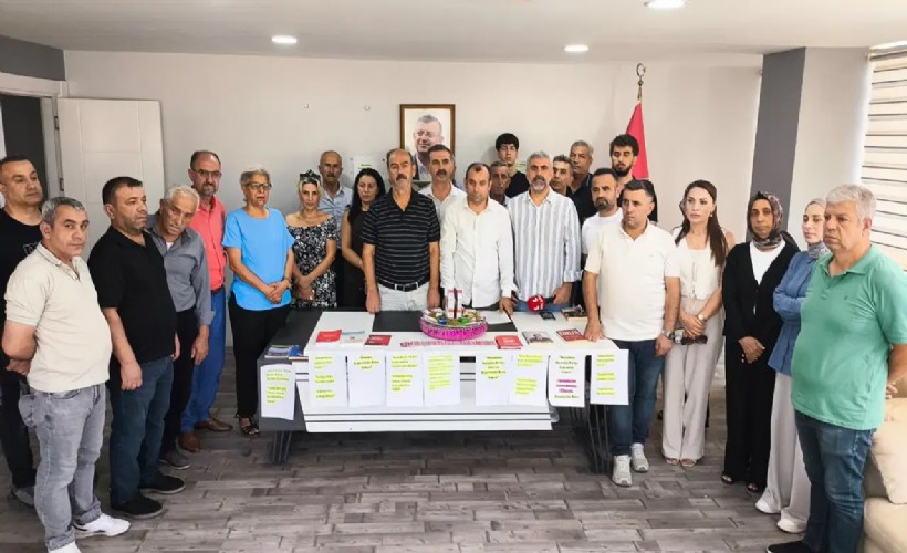 Diyarbakır'da 685 kişi CHP'den istifa etti: 'Birer paket kına gönderiyoruz, eserlerine bakıp kına yaksınlar'