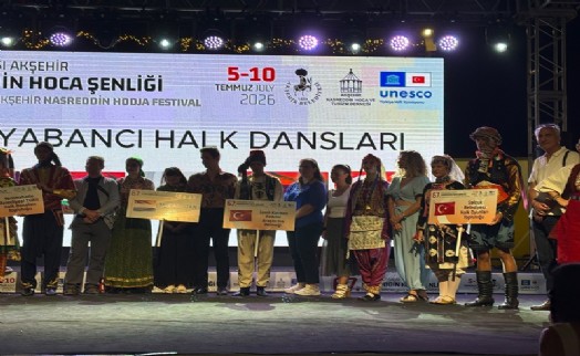 Efes Selçuk halk oyunları ekibi Akşehir'de büyük beğeni topladı