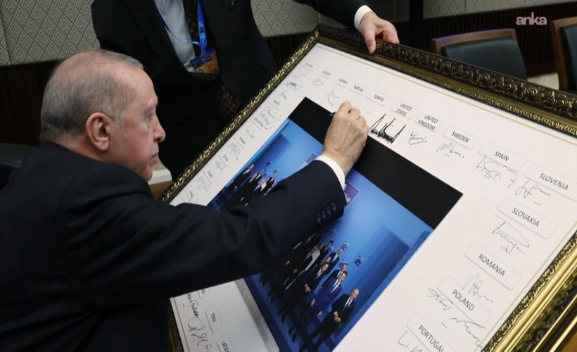 Erdoğan, NATO Ankara Zirvesi liderler tablosunu imzaladı