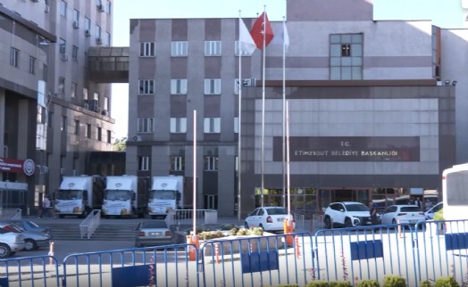 Etimesgut Belediyesi'nde 3 saat süren polis araması sona erdi