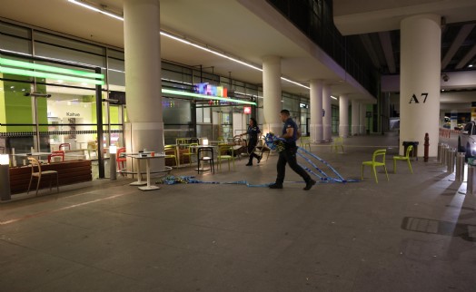 İzmir Havalimanı'nda 4 polisi yaralayan şüpheli tutuklandı!