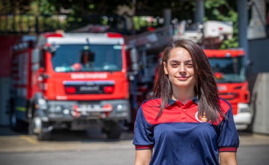 İzmir İtfaiyesi'nin ilk kadın şoförü