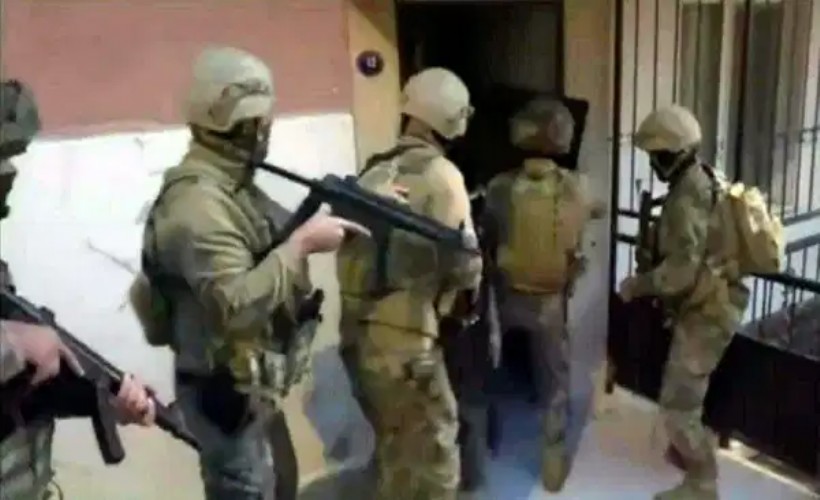 İzmir'de suç örgütüyle bağlantılı kamu görevlilerine operasyon!