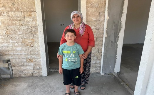 İzmir'deki yangında evini kaybetmişti; afet konutlarındaki yeni evi için gün sayıyor
