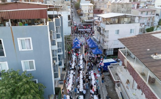 Karabağlar'da yaz akşamı şenliğe dönüştü