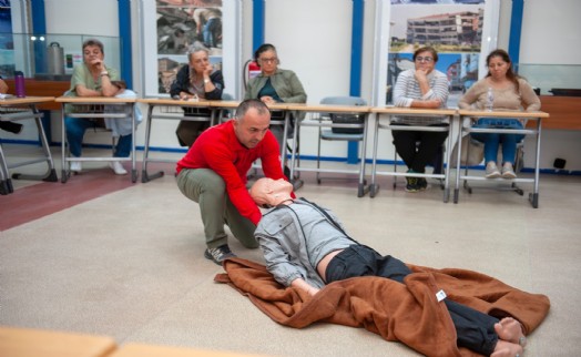 Karşıyaka'da afetlere karşı gönüllü seferberliği büyüyor