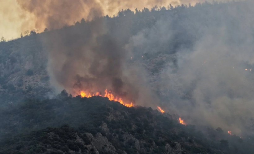 Kaş'taki orman yangını ikinci gününde: Havadan ve karadan müdahale sürüyor