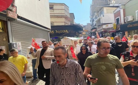 Kemeraltı esnafından Cemil Tugay'a 'tabutlu' Çankaya Otoparkı protestosu!