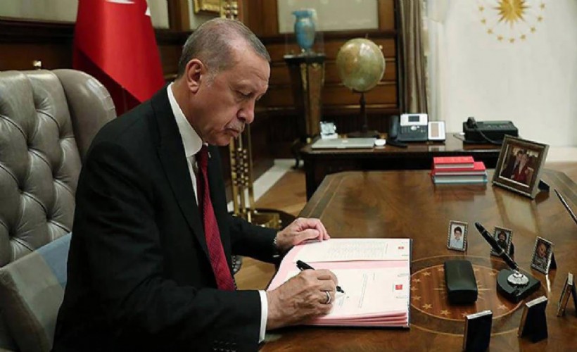 Kıyafeti tepki çekmişti: Ardahan Valisi Çiçekli görevden alındı