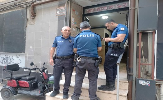 Kötü kokular gelen dairesinde ölü bulundu