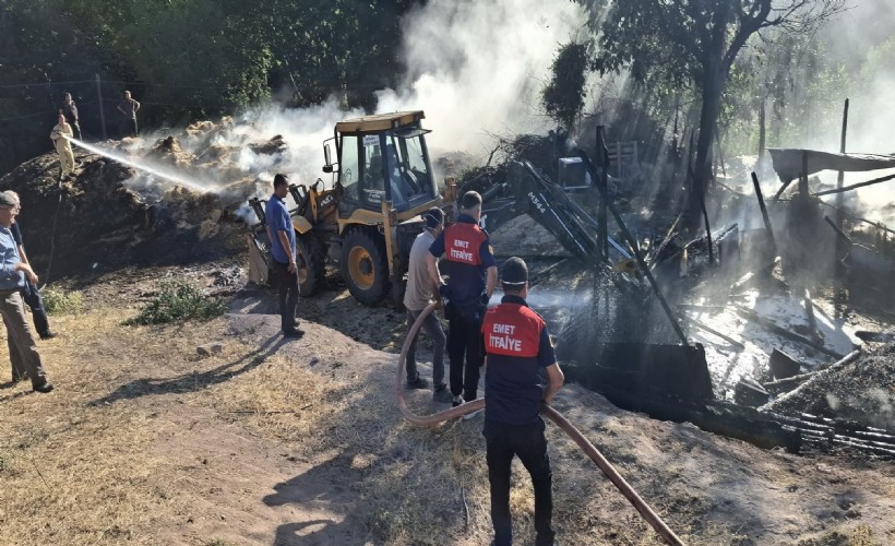 Kütahya’da ahır yangını: 2 büyükbaş hayvan telef oldu