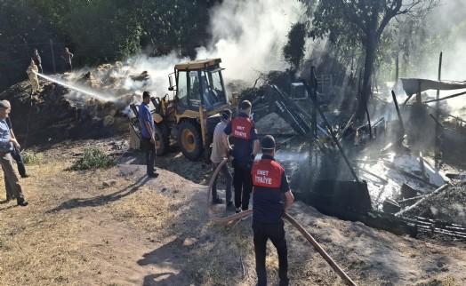 Kütahya'da ahır yangını: 2 büyükbaş hayvan telef oldu