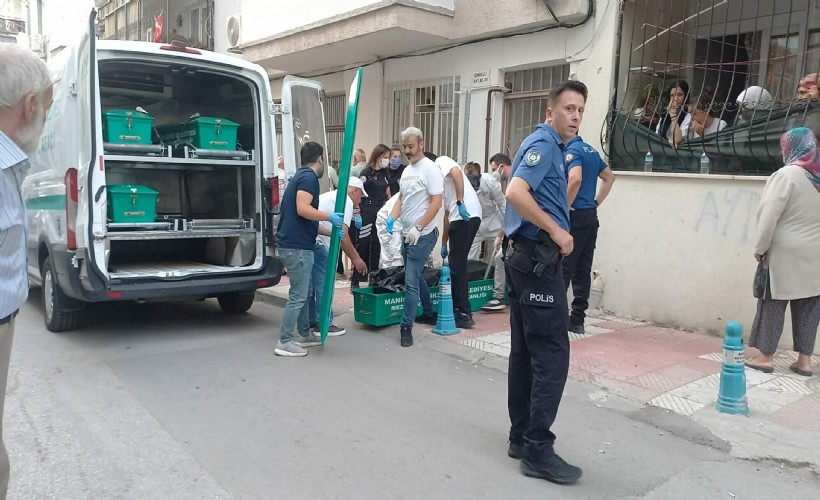 Kötü koku gelen evde, kardeşinin cesediyle 2 gün yaşamış