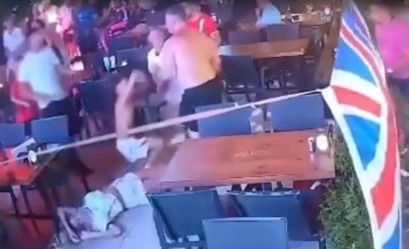 Marmaris'te restoranda İngiliz çiftin kavgası kamerada