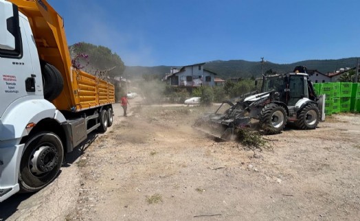 Menderes'in sahil bölgesinde atık seferberliği