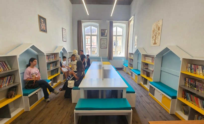 Ödemiş'te tarihi okula anlamlı kütüphane