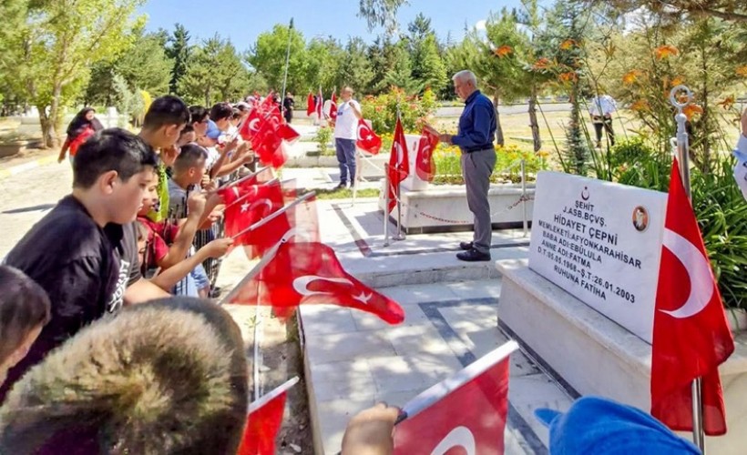 Öğrencilerden şehitlik ziyareti