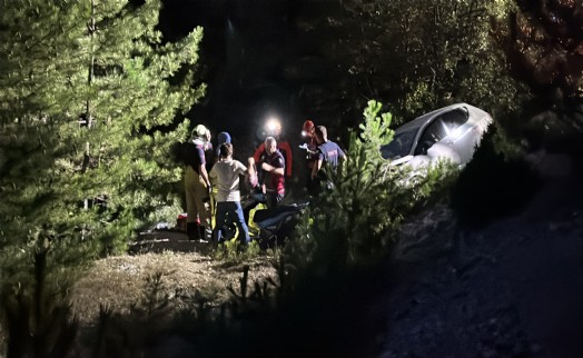 Otomobil motosiklete çarptı, araçlar şarampole uçtu! 1'i ağır 5 yaralı