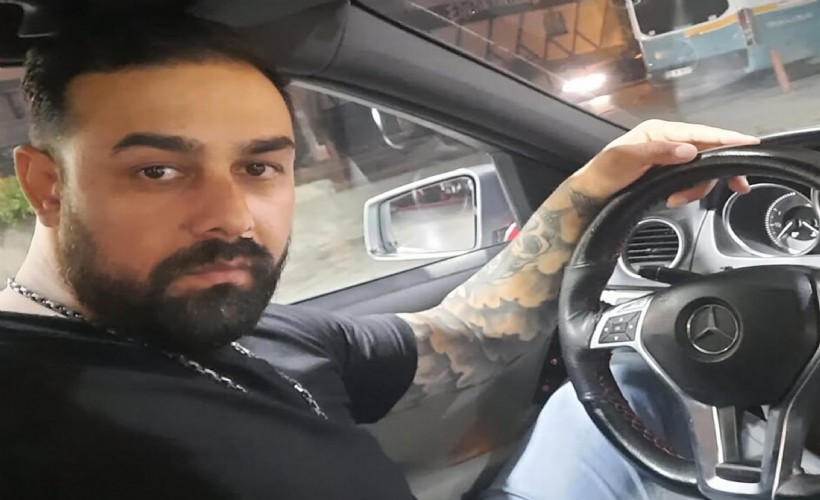 İzmir’de otomobilde bıçaklı kavga: 2 çocuk babası hayatını kaybetti