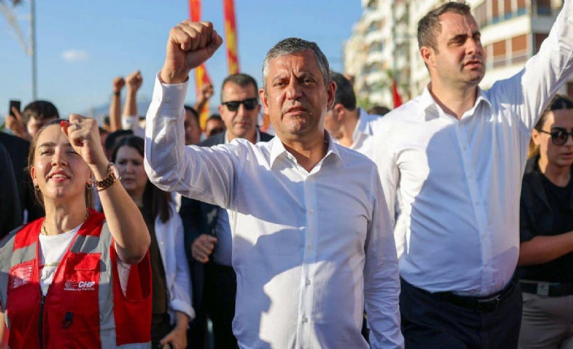 Özel'den yeni parti açıklaması: Üç aşamalı yol haritasını anlattı
