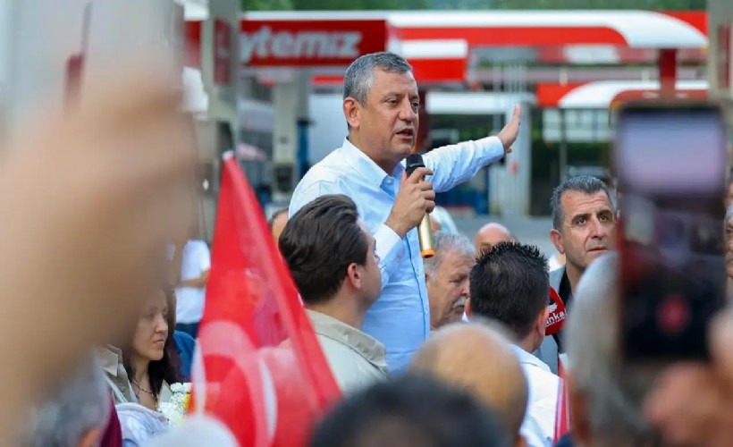 Özel'e Zonguldak'ta miting gibi karşılama! Binlerce insan caddeyi kapattı