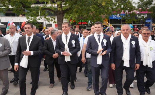 Tugay Erbaa Yaprak Festivali'nde: 'İzmir ile Erbaa arasındaki dostluk köprüsü büyüyecek'