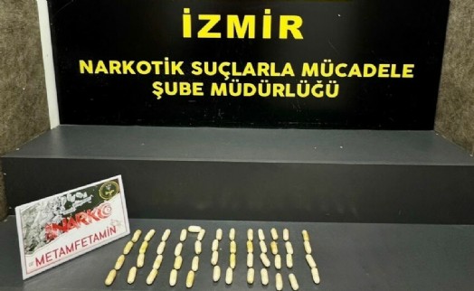 Uyuşturucu kuryesi İzmir havalimanında yakayı ele verdi