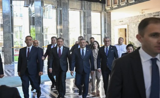 Kuruluş dilekçesi bakanlığa götürüldü: İsmi YENİ Parti oldu
