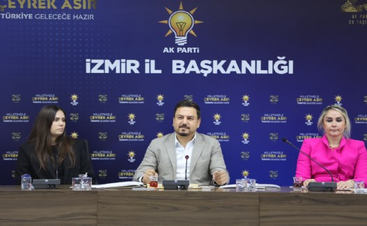AK Parti İzmir’de medya teşkilatını topladı: Narlı’dan CHP’ye İzmir eleştirisi