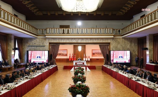 AK Parti, milletvekillerini çerçeve yasa teklifi için kapalı grup toplantısına çağırdı