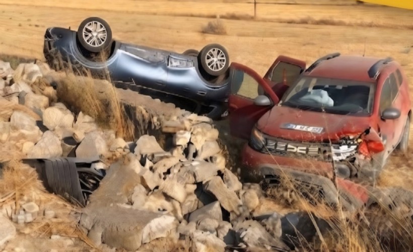 Afyonkarahisar'da feci kaza: 2 kişi yaşamını yitirdi, 4 kişi yaralandı