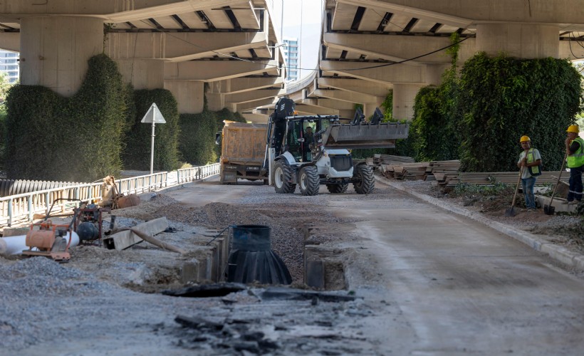 Alsancak’ın altyapısı güçleniyor! Liman Caddesi’nde yoğun tempo