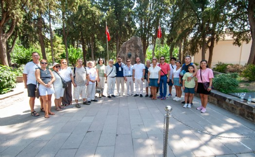 ‘Atatürk'ün Adımlarıyla Karşıyaka' rotasında turlar başladı