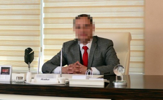 Avukat avukatı kasığından vurdu!