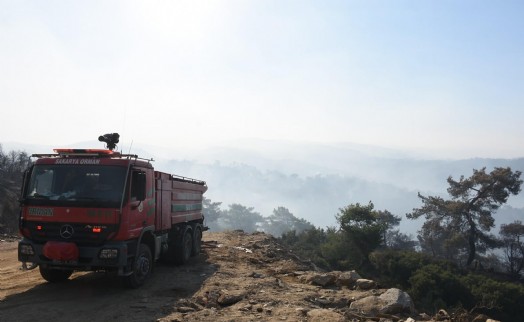 Aydın'daki orman yangınında 3'üncü gün: 8 helikopterle müdahale yeniden başladı