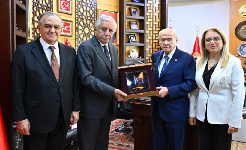 Bahçeli'ye 'Lider Ülke Türkiye' temalı hediye