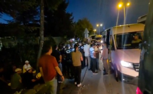 Bakanlık önünde direnen madencilere polis müdahalesi: En az 100 madenci gözaltında!