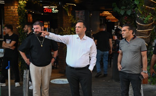 Başkan Eşki'den, Bornova'nın kalbinde sabah temizliği; Duyarlılık uyarısı