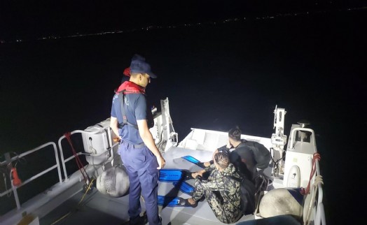 Bodrum'da yüzerek Yunanistan'a geçmeye çalışan 2 kaçak göçmen yakalandı