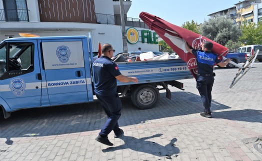 Bornova'da kaldırım ve yol işgallerine sıkı denetim