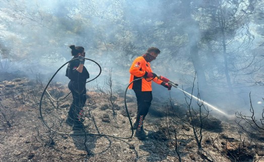 Buca'nın kahramanları yangınla mücadelede aktif rol alıyor