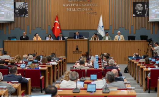 Büyükşehir Meclisi yoğun gündemle toplandı: Servis ücretlerine zam, ulaşımda '30 Ağustos' tarifesi...