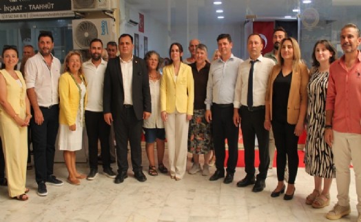 CHP'den istifa etmişti: Belediye Başkanı meclis üyeleriyle YENİ Parti'ye katıldı