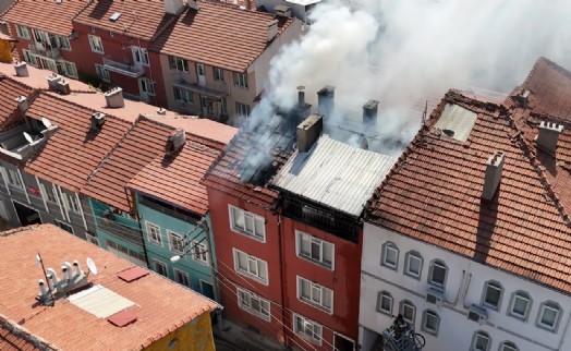 Çatı katında çıkan ucuz atlatıldı!