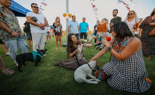 Çeşme'de Gazi Mustafa Kemal Atatürk Parkı hizmete açıldı