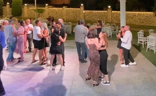 Ayrılık sonrası sözleşmeyi iptal ettiremeyen damat, gelinsiz düğün yaptı!