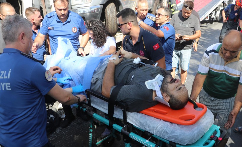 Denizli'de çekici ile kamyonet çarpıştı; 2 yaralı