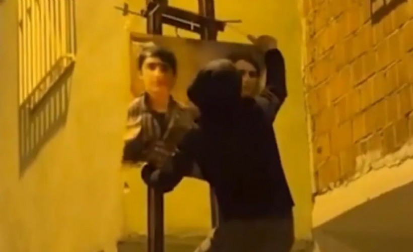 Diyarbakır'da PKK'lı terörist posterleri asan 4 kişiye gözaltı